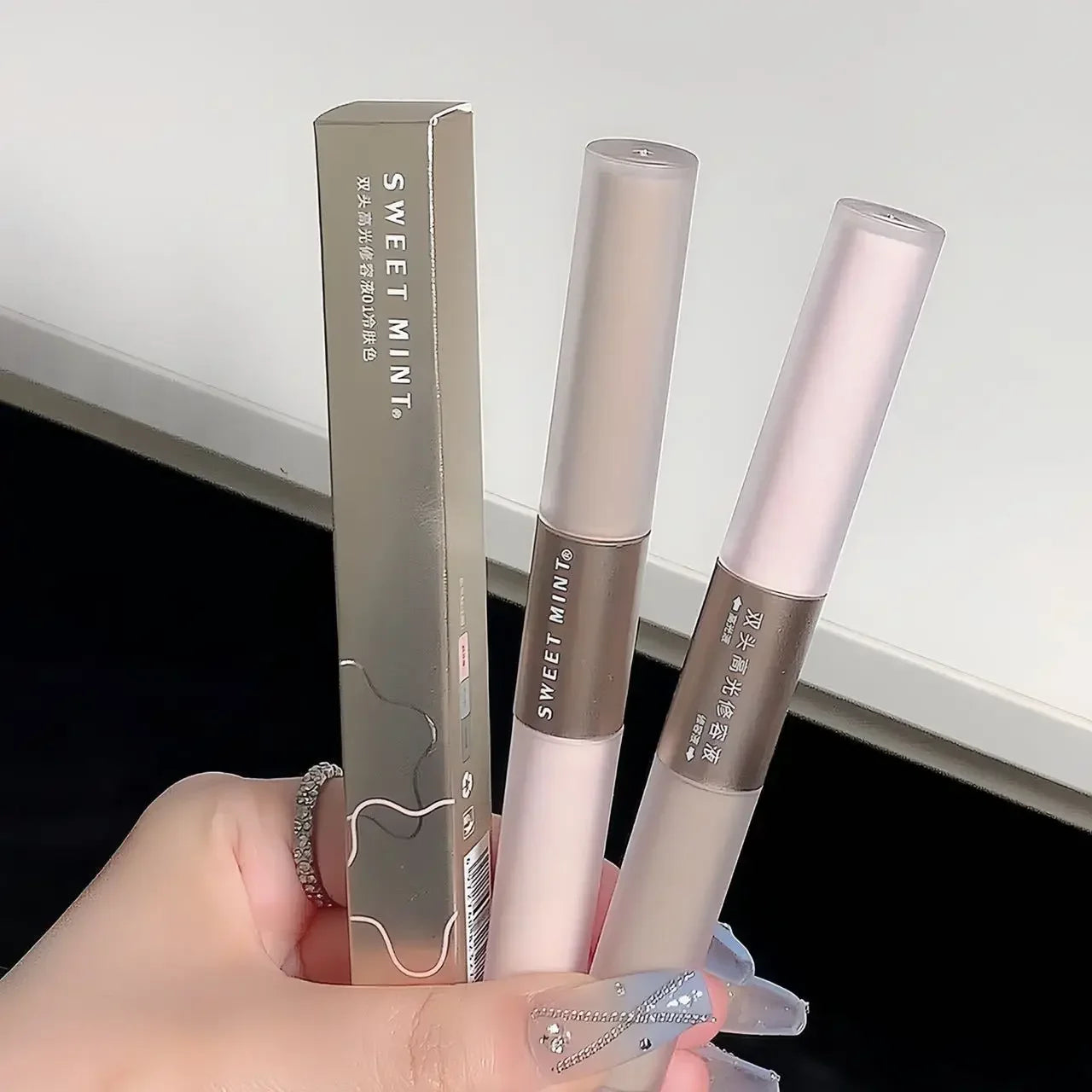 Double-ended Face Contour Stick Highlighter Liquid Highlighter Female Makeup Creamy Texture Highlighter Shadow Pencil Cosmetics